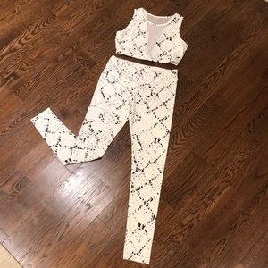 Black & white workout set